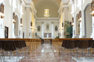 L'interno della chiesa