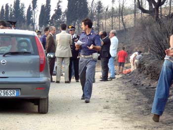 in fondo a destra il corpo di Costantino Cucinotta, fratello di Matteo, la sesta vittima