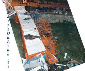 Il camion precipitato visto dall'alto