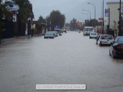 Via Papa Giovanni XXIII allagata