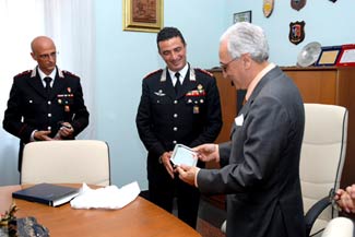 Il saluto del Prefetto Scammacca al Colonnello Stefanizzi.