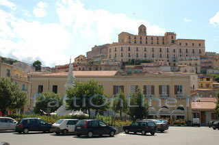La centralissima Piazza Guglielmo Marconi